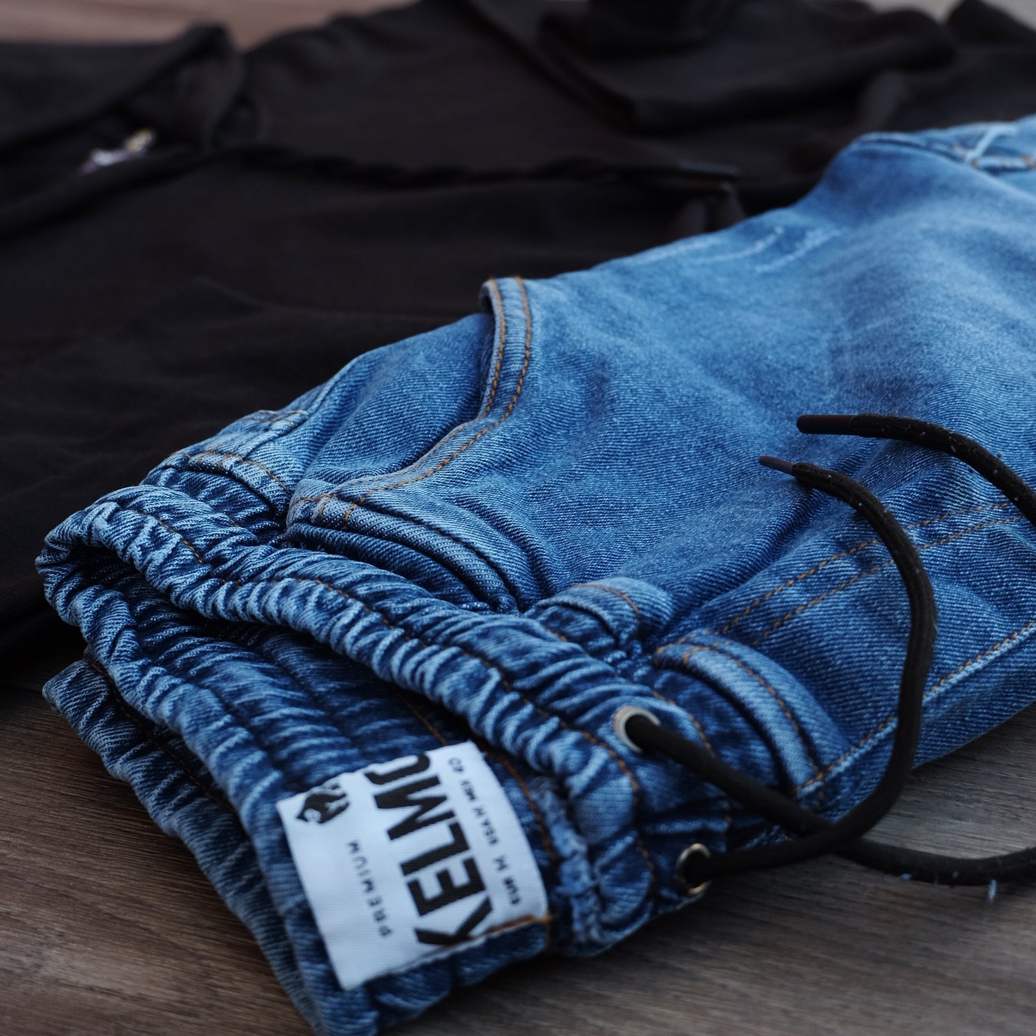 Ensemble Cargo Jeans Délavé Bleu + Capuche Cotton Noir