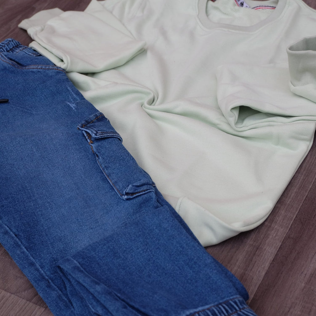 Ensemble Cargo Jeans Délavé Bleu + Sweat Vert Nil