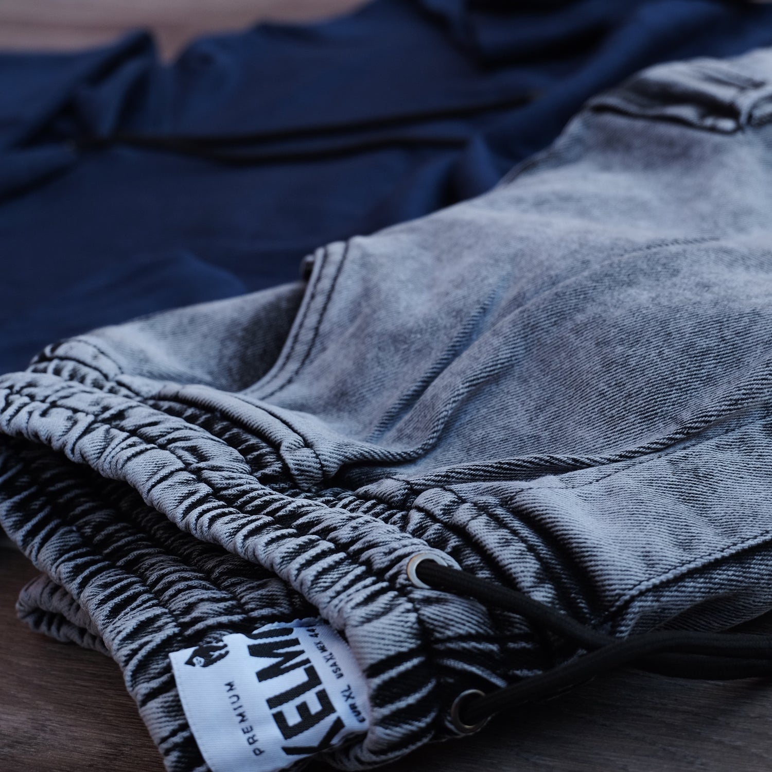 Ensemble Cargo Jeans Délavé Gris + Capuche Cotton Bleu Marine