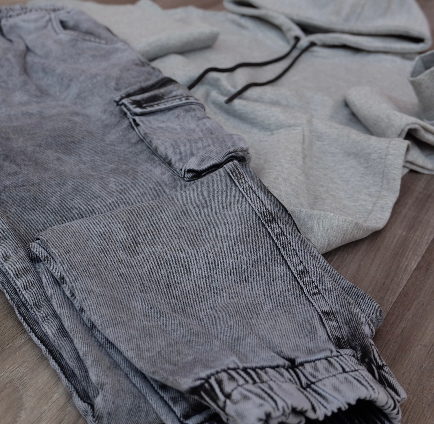 Ensemble Cargo Jeans Délavé Gris + Capuche Cotton Gris Chine Clair