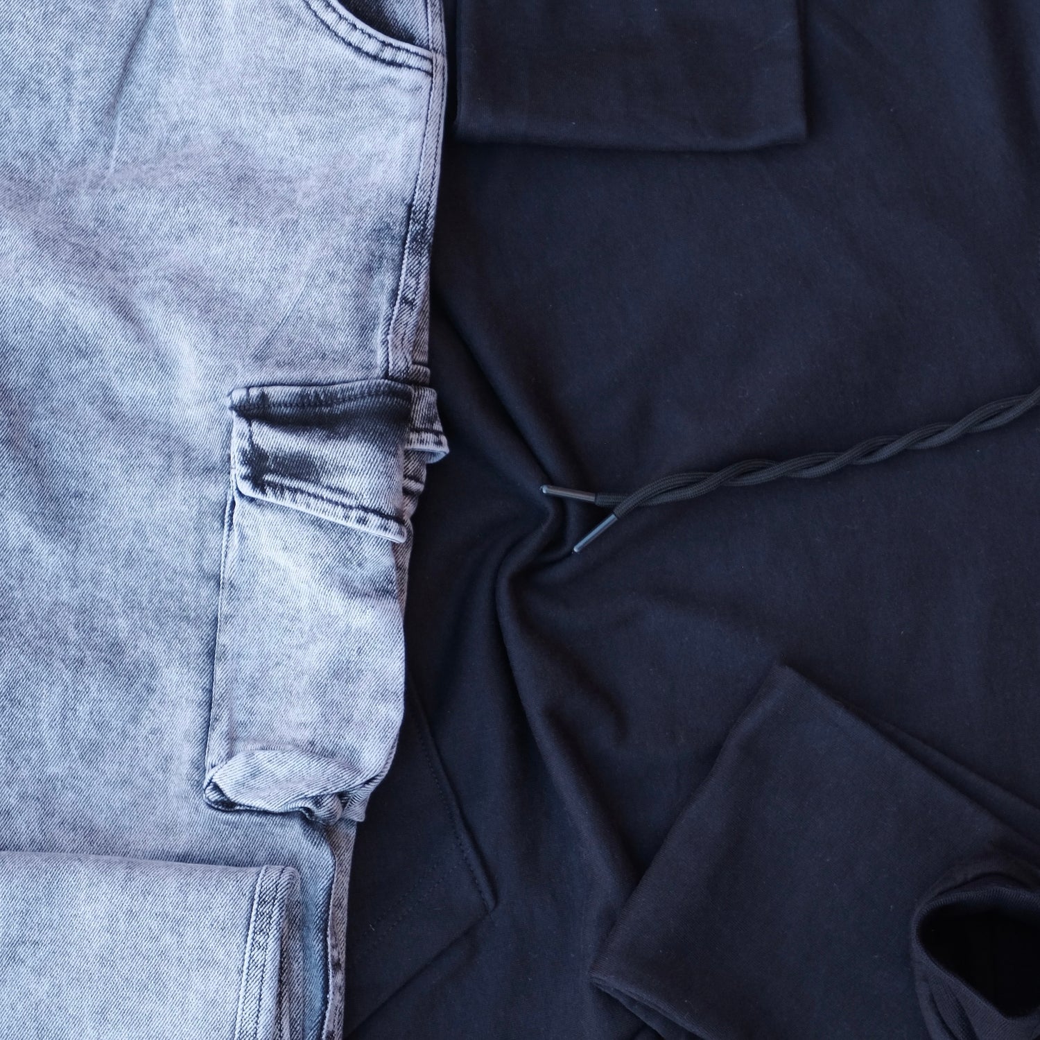 Ensemble Cargo Jeans Délavé Gris + Sweat à Capuche Coton Noir