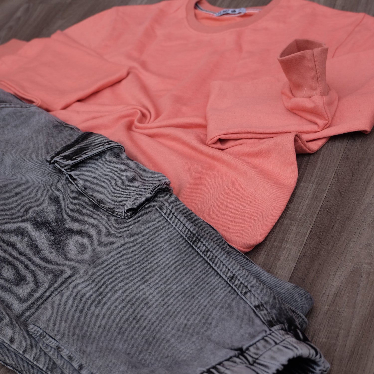 Ensemble Cargo Jeans Délavé Gris + Sweat Mortadelle