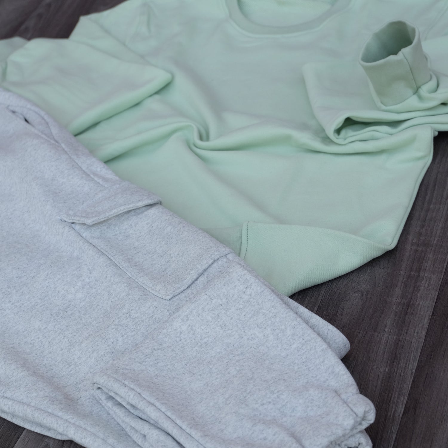Ensemble Jogging Cargo Gris Chine Clair + Sweat Vert Nil