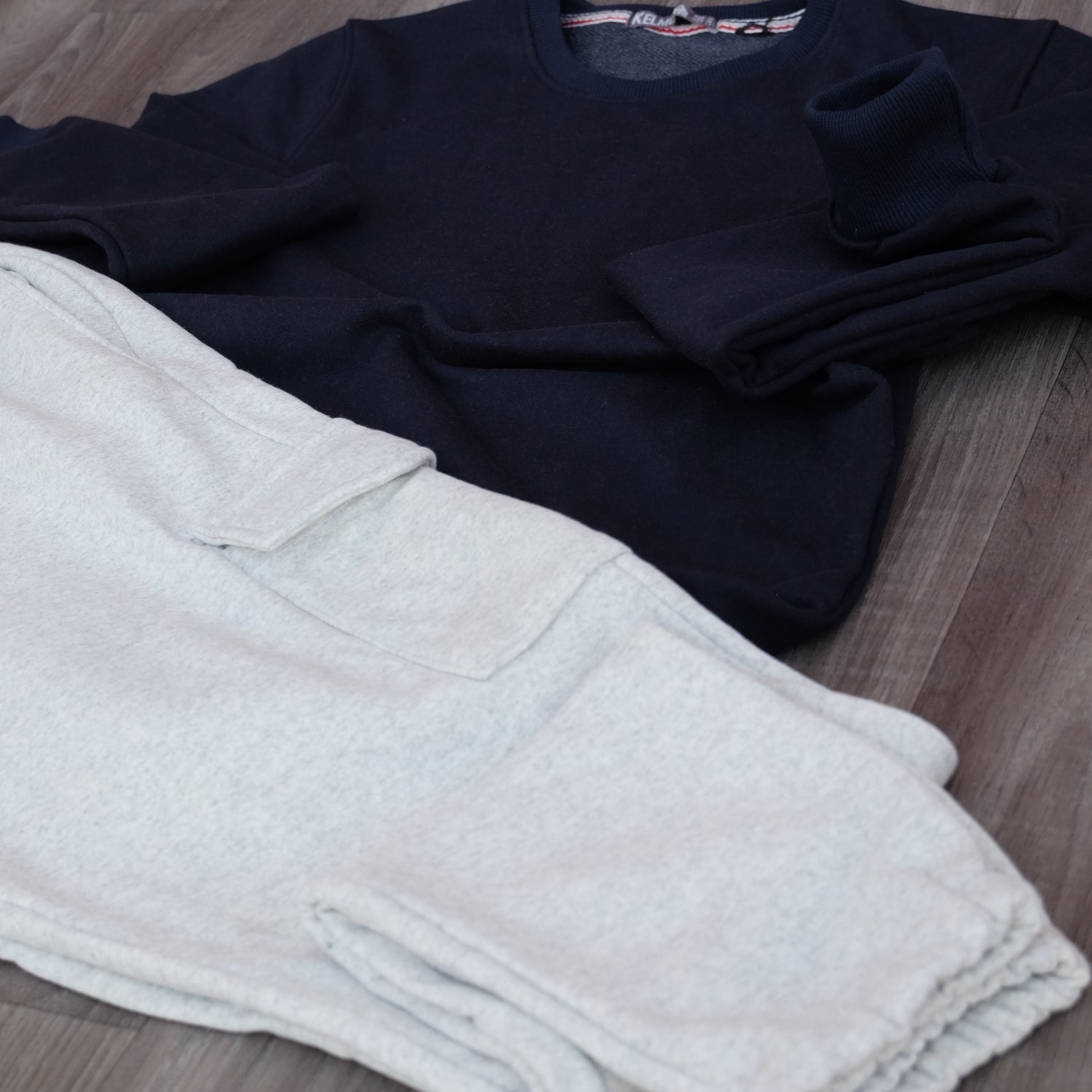 Ensemble Jogging Cargo Gris Chine Clair + Sweat Bleu Marine