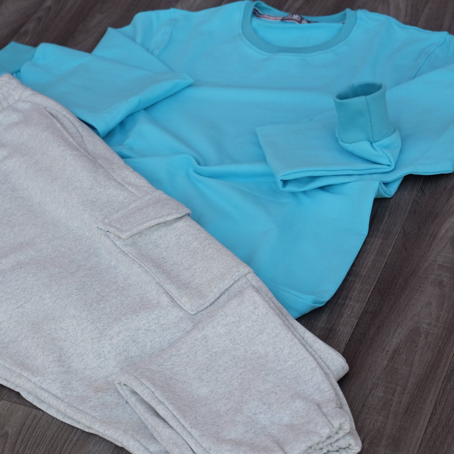 Ensemble Jogging Cargo Gris Chine Clair + Sweat Turquoise