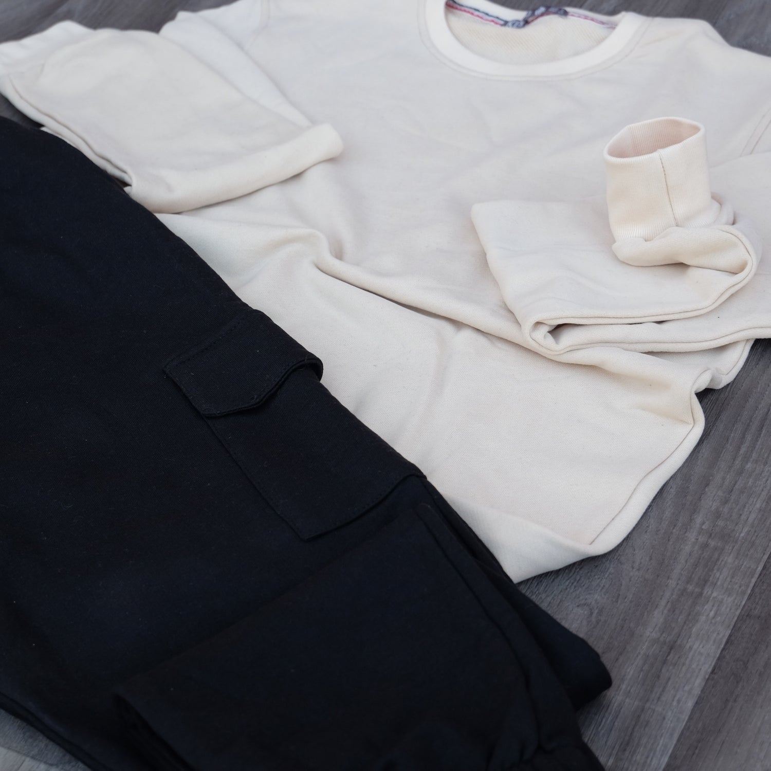 Ensemble Jogging Cargo Noir + Sweat Beige