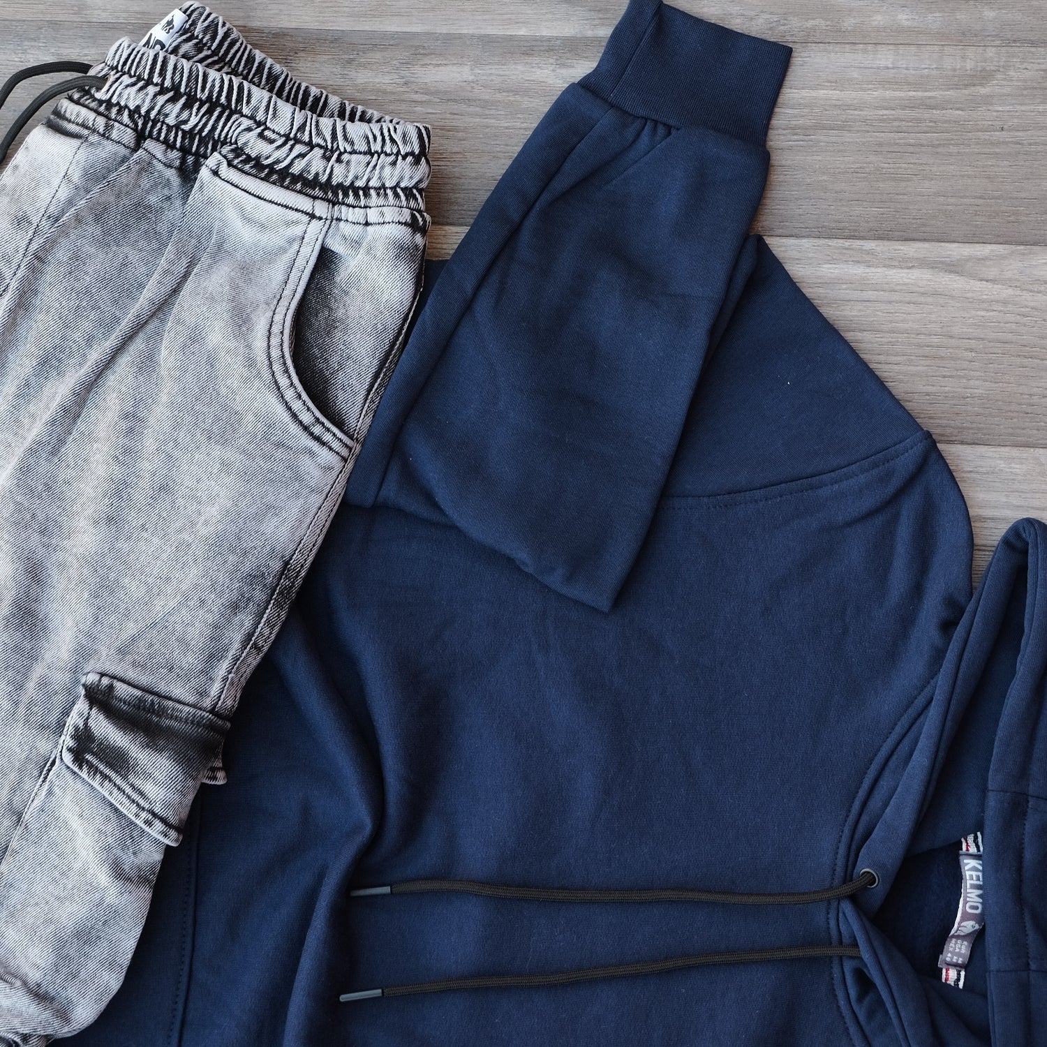 Ensemble Cargo Jeans Délavé Gris + Capuche Cotton Bleu Marine