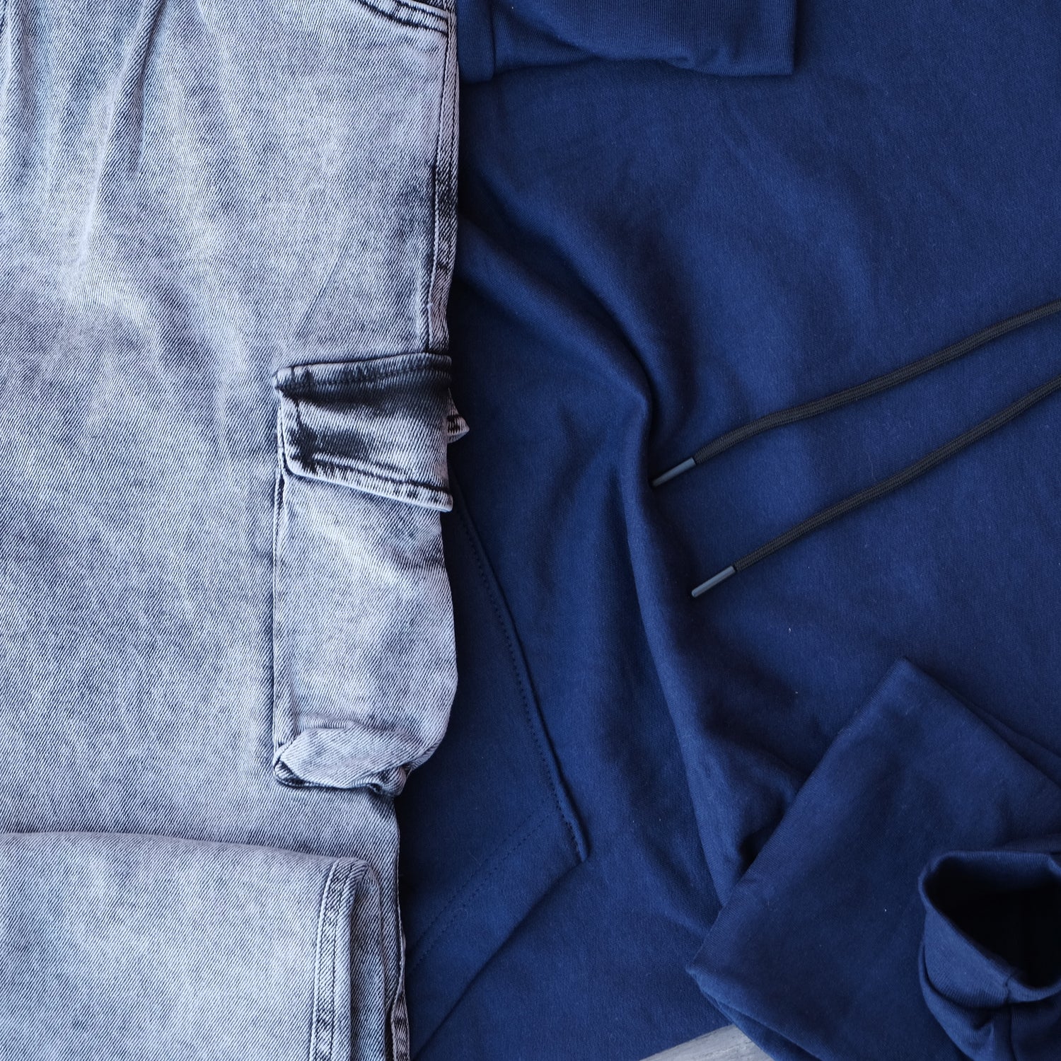 Ensemble Cargo Jeans Délavé Gris + Capuche Cotton Bleu Marine